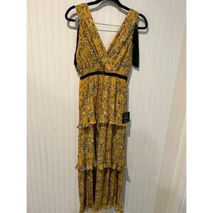 Lulus yellow tiered floral maxi dress size med. NWT feminine date night